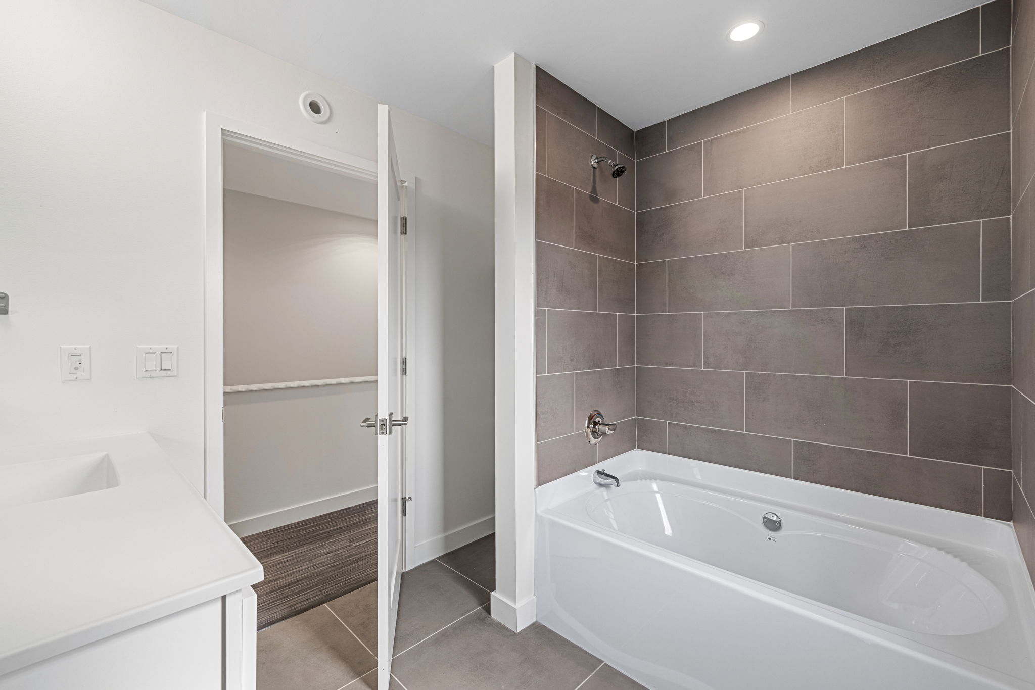 23-web-or-mls-prep_solutions_24838_chatsworth_ave-22